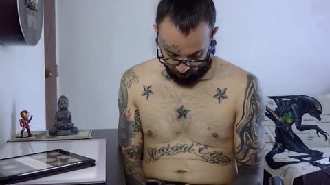 Snapshot of misternocturne chatting on September 21, 2:32 pm online show from September 21, 2:32 pm
