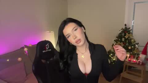 Mia online show from December 20, 9:22 pm