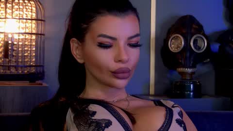 Elenia online show from October 7, 1:18 pm