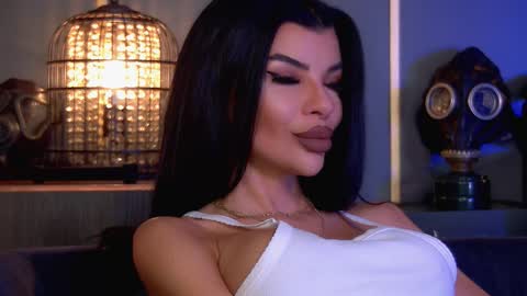 Elenia online show from October 29, 1:46 pm