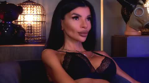 Elenia online show from July 16, 1:03 pm
