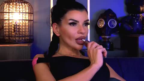 Elenia online show from November 11, 2:52 pm