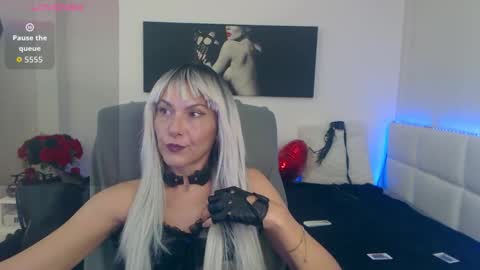 Snapshot of mistressevelyn_ chatting on October 21, 7:57 am MistressEvelyn online show from October 21, 7:57 am