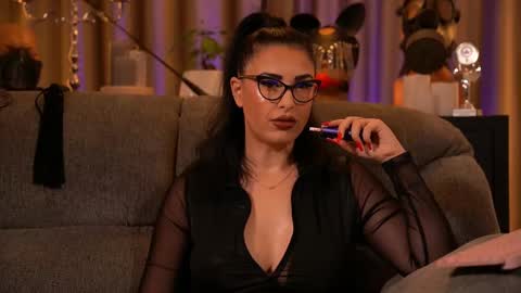 Mistress Kelly online show from November 1, 11:59 pm