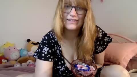 misty_reine online show from January 24, 3:32 am