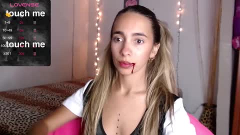 mitchwilson1 online show from November 1, 1:39 am