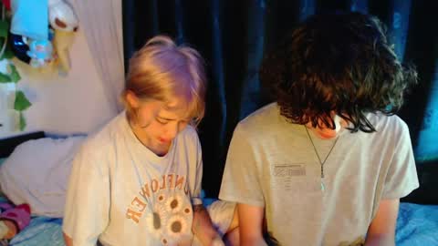 Naomi and Nekorii online show from May 8, 2:39 am