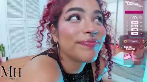 mizzhell_ online show from November 9, 4:32 pm