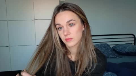 mmminnie online show from December 16, 1:50 pm