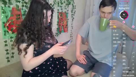 modestlily online show from April 27, 9:18 am