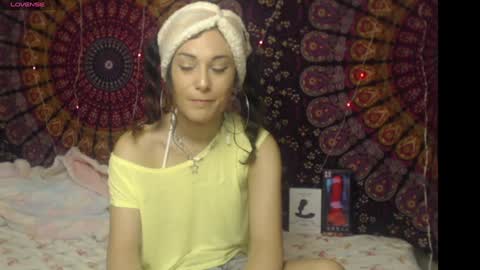 Snapshot of molli3mil3s chatting on December 5, 8:17 pm molli3mil3s online show from December 5, 8:17 pm