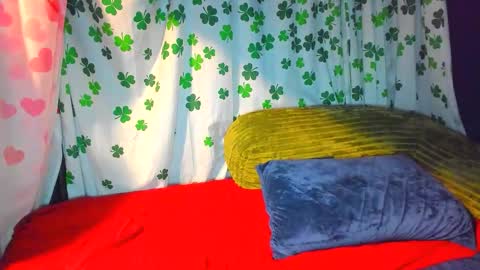 molly_moons online show from June 10, 5:28 am