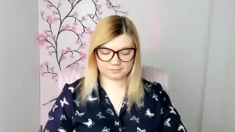 Molly online show from April 29, 11:37 am