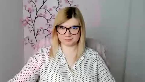 Molly online show from April 27, 11:41 am