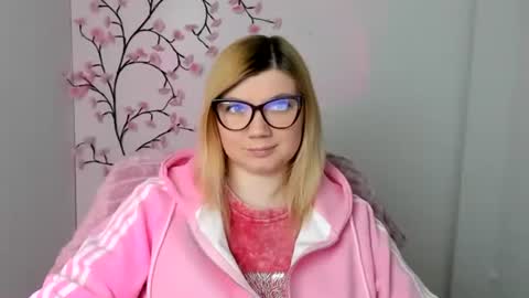 Molly online show from May 2, 11:38 am