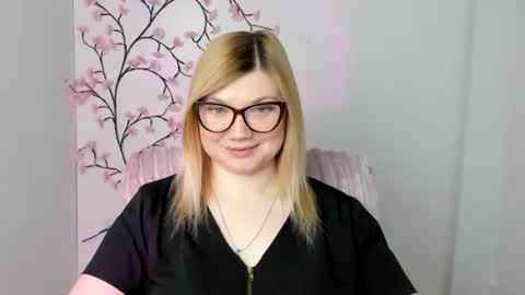 Molly online show from April 24, 12:40 pm