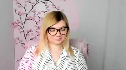 Molly online show from February 20, 3:14 pm