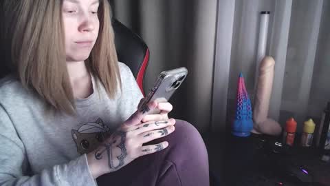 I have new photos come and see with love Molly online show from February 18, 6:47 pm