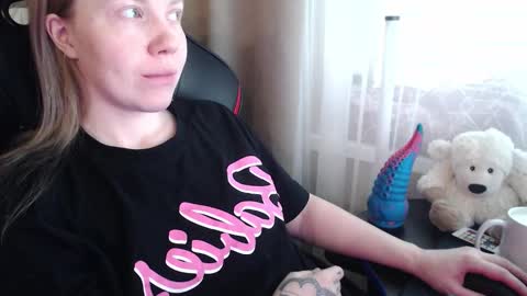 I have new photos come and see with love Molly online show from February 3, 8:18 am