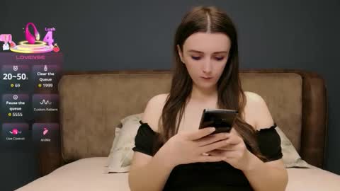 Molly online show from May 5, 9:09 pm