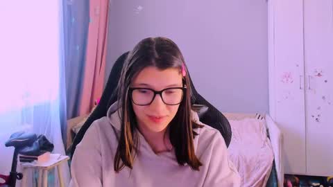  KIRA  online show from May 26, 4:29 am