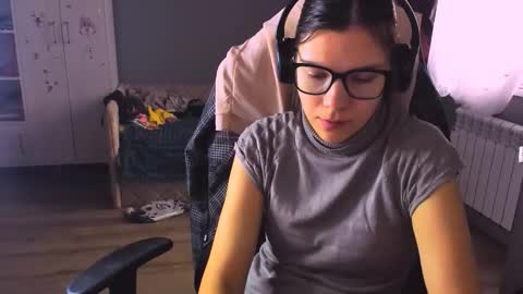  KIRA  online show from December 4, 4:56 am