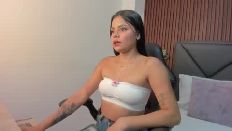 mollylove_ online show from June 15, 6:44 pm