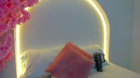 mollylove_ online show from July 1, 7:33 pm