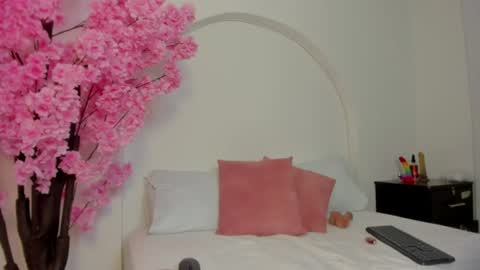 mollylove_ online show from July 10, 8:02 pm