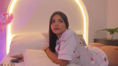 mollylove_ online show from July 25, 7:23 pm