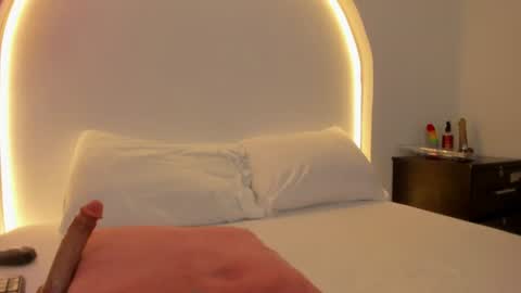 mollylove_ online show from July 9, 8:02 pm