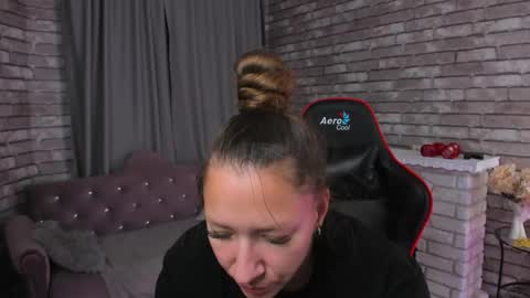 hi im Molly heregreat boobs big heart  warm pussy  online show from October 14, 12:24 am