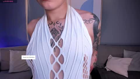 Molly Sunders online show from April 25, 7:33 pm