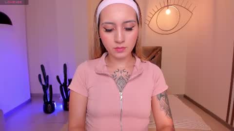 Molly Sunders online show from June 8, 8:54 pm