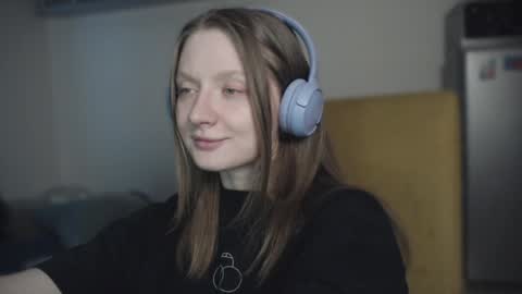 mollytucker online show from January 18, 12:04 pm