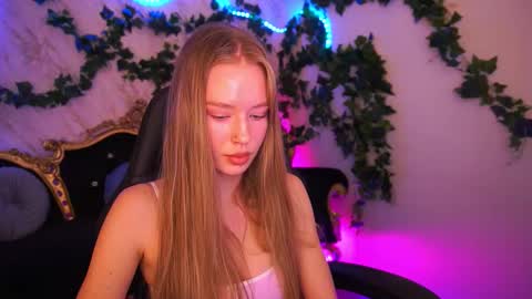 mollyymayy online show from December 15, 4:03 pm