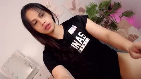 Snapshot of momi_khem019 chatting on September 20, 7:44 am MOMIKHEM online show from September 20, 7:44 am