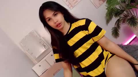 Snapshot of momi_khem019 chatting on September 22, 7:12 am MOMIKHEM online show from September 22, 7:12 am
