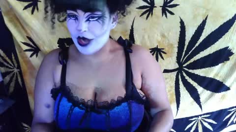 Mommy bubbles online show from April 29, 5:30 pm