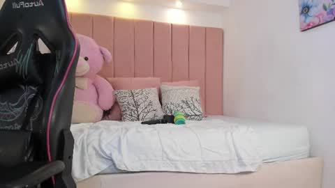Momo  online show from June 15, 4:37 am