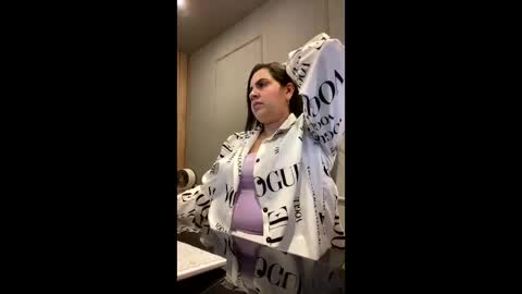 Mona online show from November 11, 4:20 pm