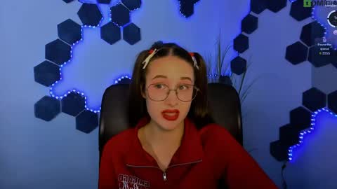 Mona  online show from May 13, 8:29 pm