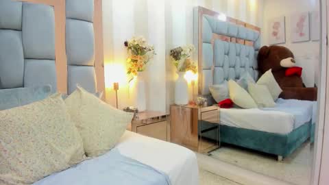 Mona  online show from March 17, 12:32 pm