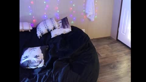 Monica online show from February 5, 2:59 pm