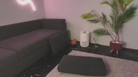 Monica online show from May 2, 1:00 am