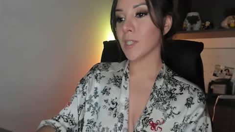 Monilee online show from November 26, 10:12 am