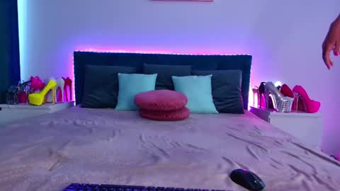 moniquebliss online show from July 13, 6:17 am