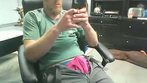 monkeypants04 online show from June 10, 4:28 pm