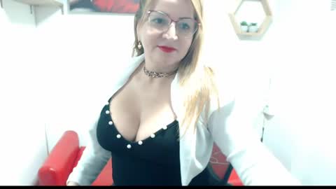 monserrat_diva online show from May 1, 9:42 pm