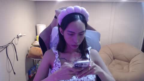 ELYSE A SIMPLE GIRL online show from March 6, 11:47 am